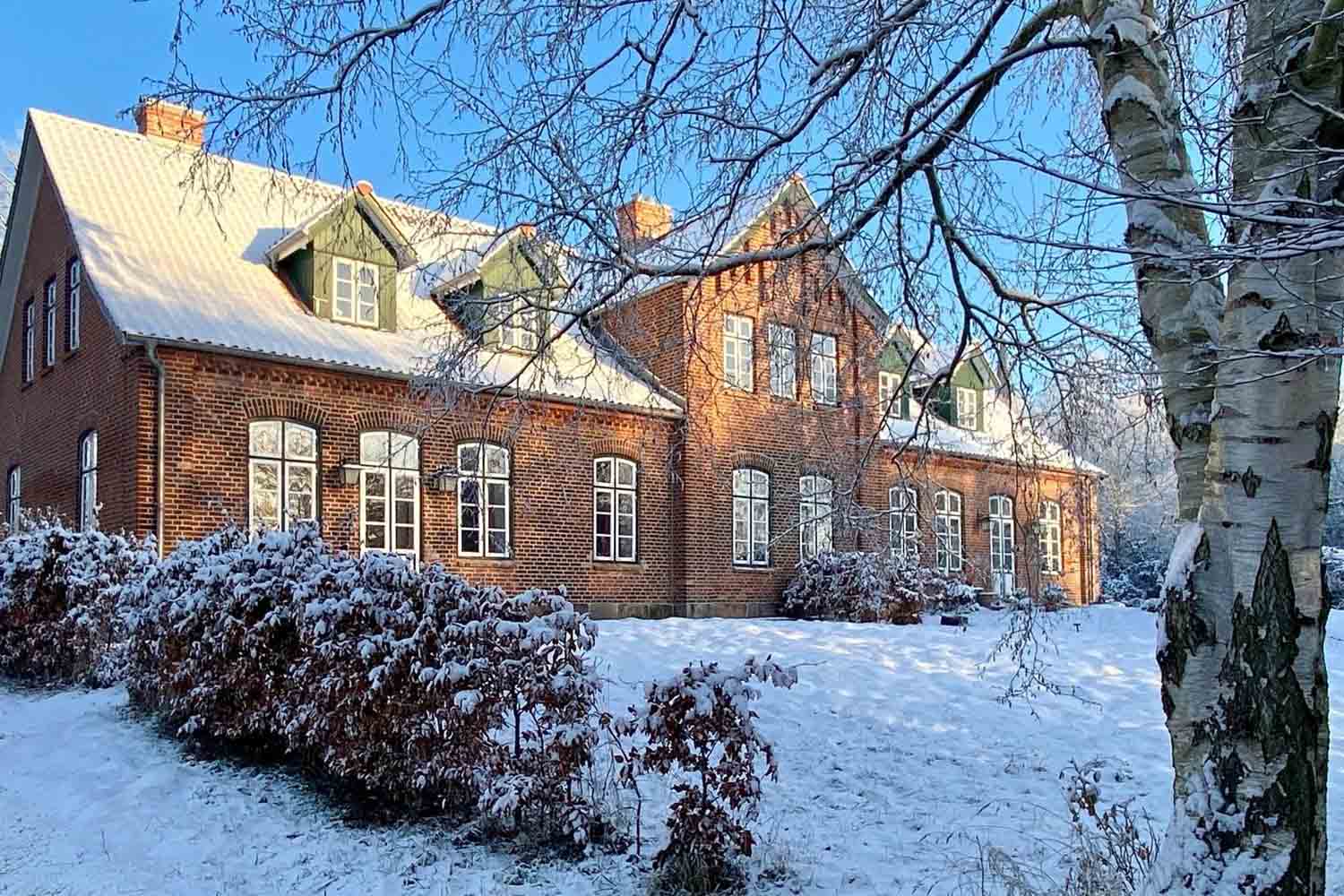 Historisches Backsteinhaus in Pronstorf im Schnee